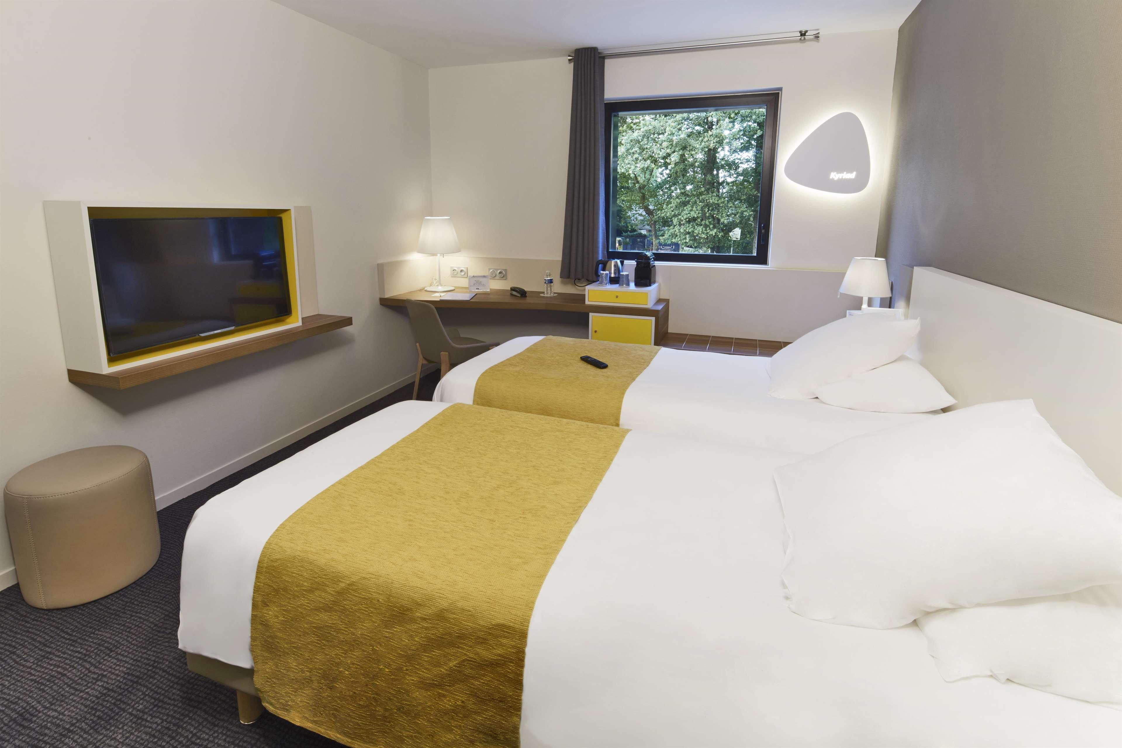 กีริอ๊าด เพรสทีจ โป - เซนิธ ปาแล เด สปอร์ต Hotel ภายนอก รูปภาพ