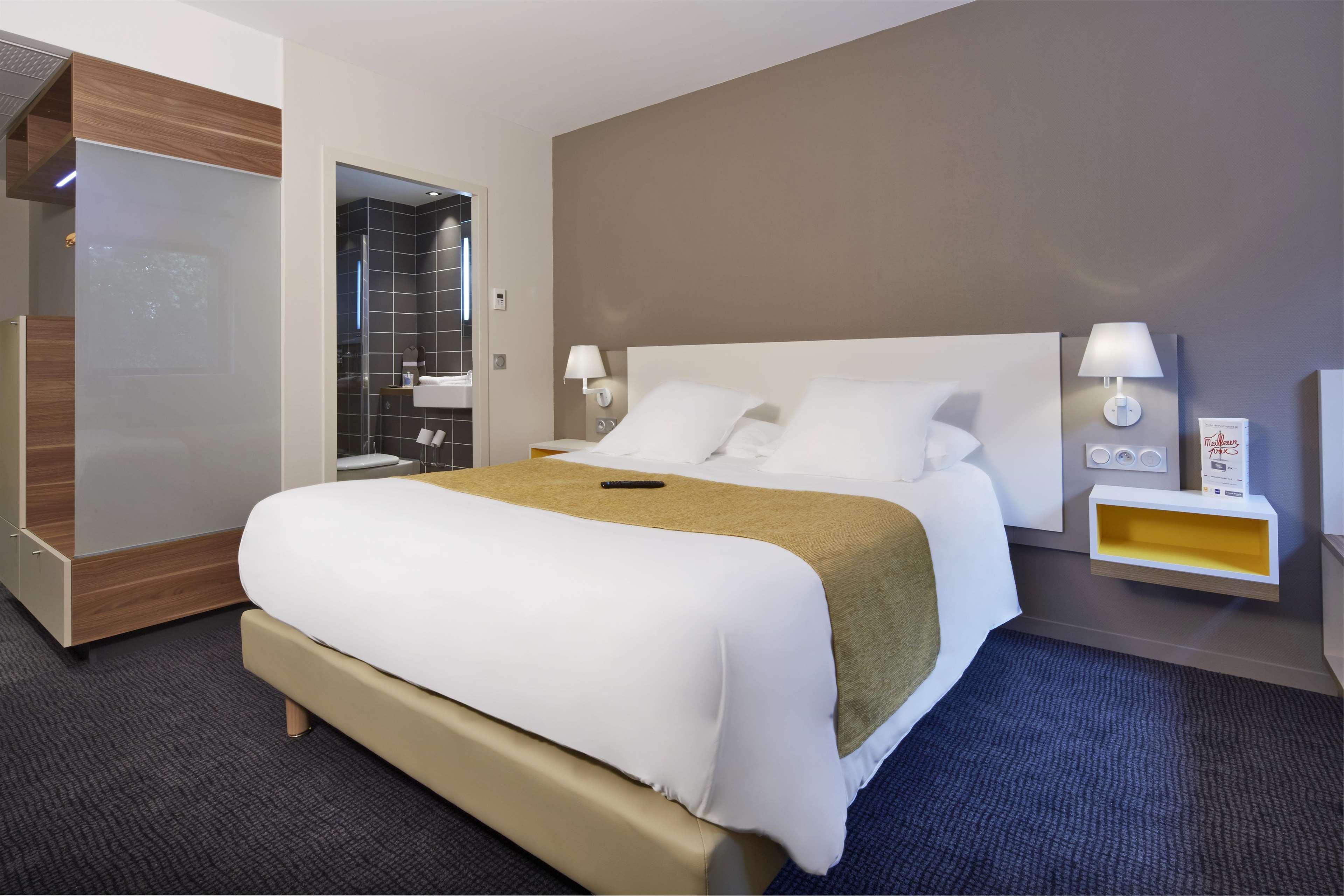 กีริอ๊าด เพรสทีจ โป - เซนิธ ปาแล เด สปอร์ต Hotel ภายนอก รูปภาพ