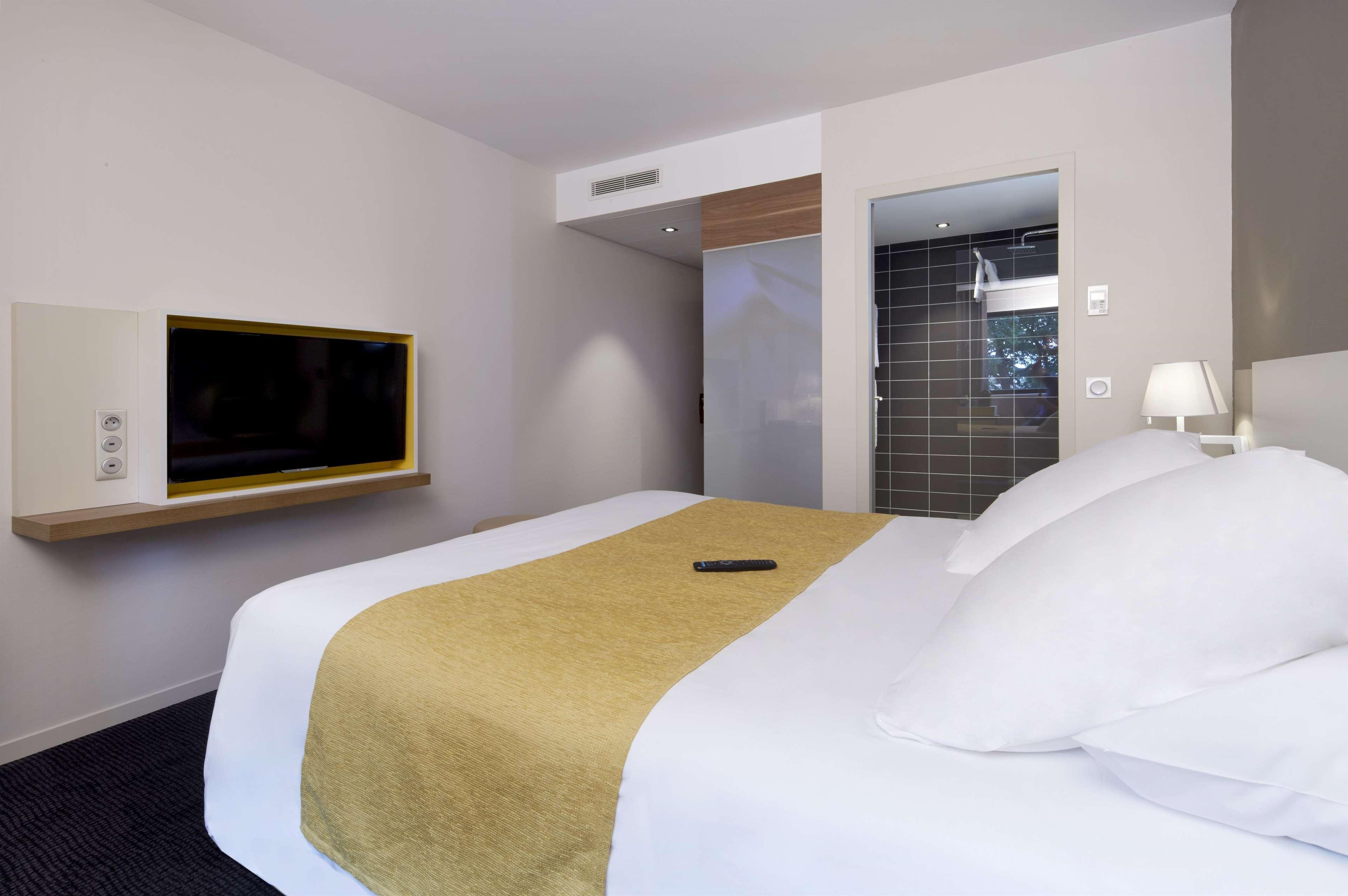 กีริอ๊าด เพรสทีจ โป - เซนิธ ปาแล เด สปอร์ต Hotel ภายนอก รูปภาพ
